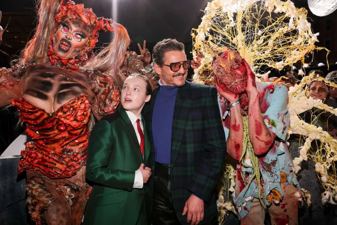 Bella Ramsey és Pedro Pascal a sorozat második évadának premierjén Los Angelesben 2025. március 25-én – Fotó: Christopher Polk / Variety / Getty Images
