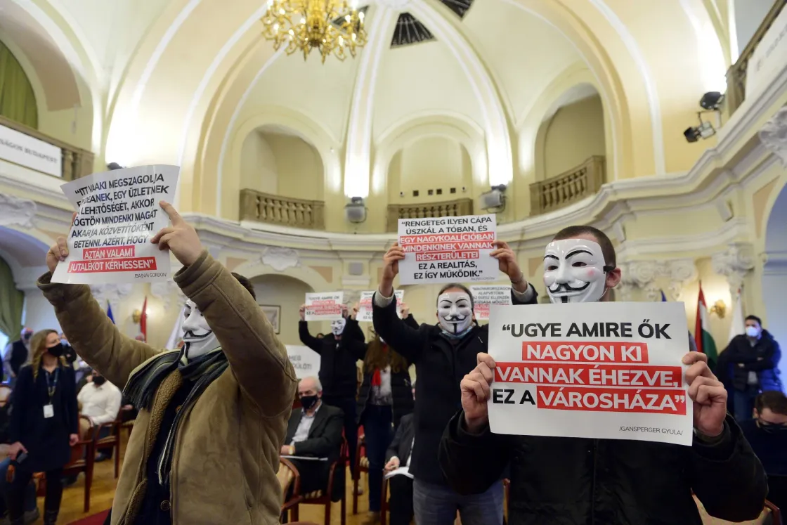 Évekig mantrázta a Fidesz, hogy Karácsonyék el akarják adni a városházát, de csak nem sikerült rájuk húzni