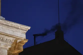 Felszállt a fekete füst, nincs új pápa