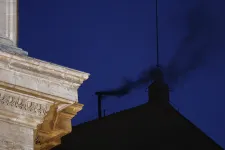 Felszállt a fekete füst, nincs új pápa