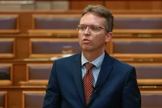 Ismét változtatna a kormány az örökbefogadási szabályokon