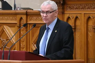 Hivatalos: Hende Csabát és Polt Pétert jelöli a Fidesz alkotmánybírónak