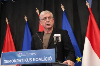 Gyurcsány Ferenc lemond minden posztjáról és a közélettől is visszavonul