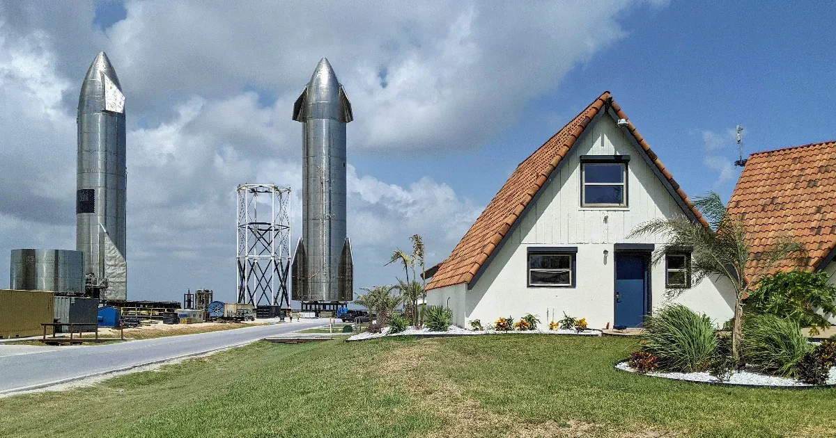 Már kész is Elon Musk űrbázisa, igaz, csak a Földön