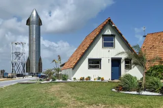 Már kész is Elon Musk űrbázisa, igaz, csak a Földön