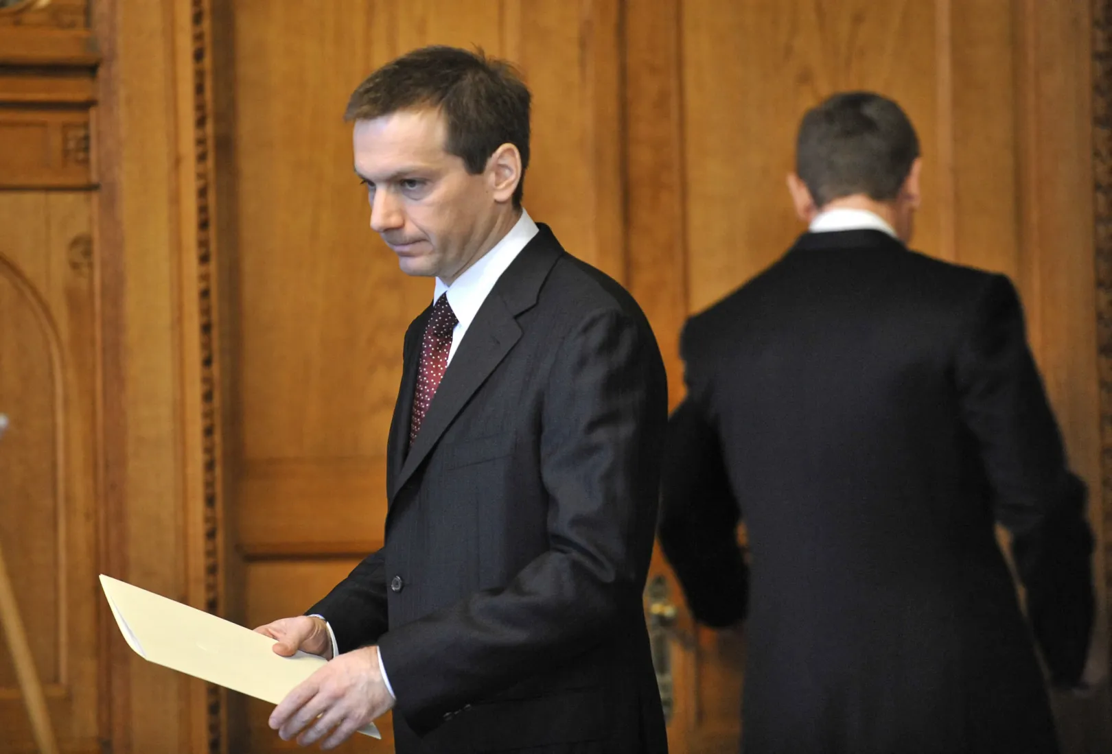 Bajnai Gordon gazdasági miniszter, új miniszterelnök-jelölt és Gyurcsány Ferenc váltják egymást a Parlamentben tartott sajtótájékoztatójukon, 2009. március 30-án – Fotó: Kisbenedek Attila / AFP
