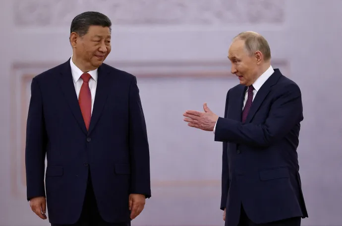 Hszi Csin-pinget fogadja Vlagyimir Putyin a Kremlben 2025. május 8-án – Fotó: Evgenia Novozhenina / Pool / Reuters