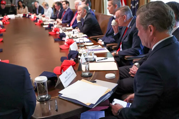 Mike Waltz utolsó ajándéka Trumpnak: egy újabb Signal-botrány
