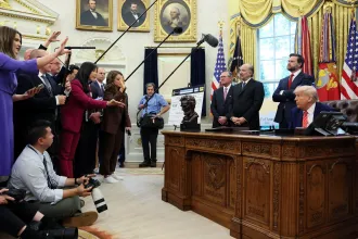 Megkötötte a vámmegállapodást Trump és az Egyesült Királyság