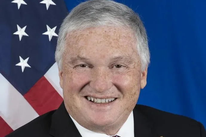 Volt amerikai nagykövet: Egy szélsőséges jelölt Romániát kivezetné az EU-ból és a NATO-ból