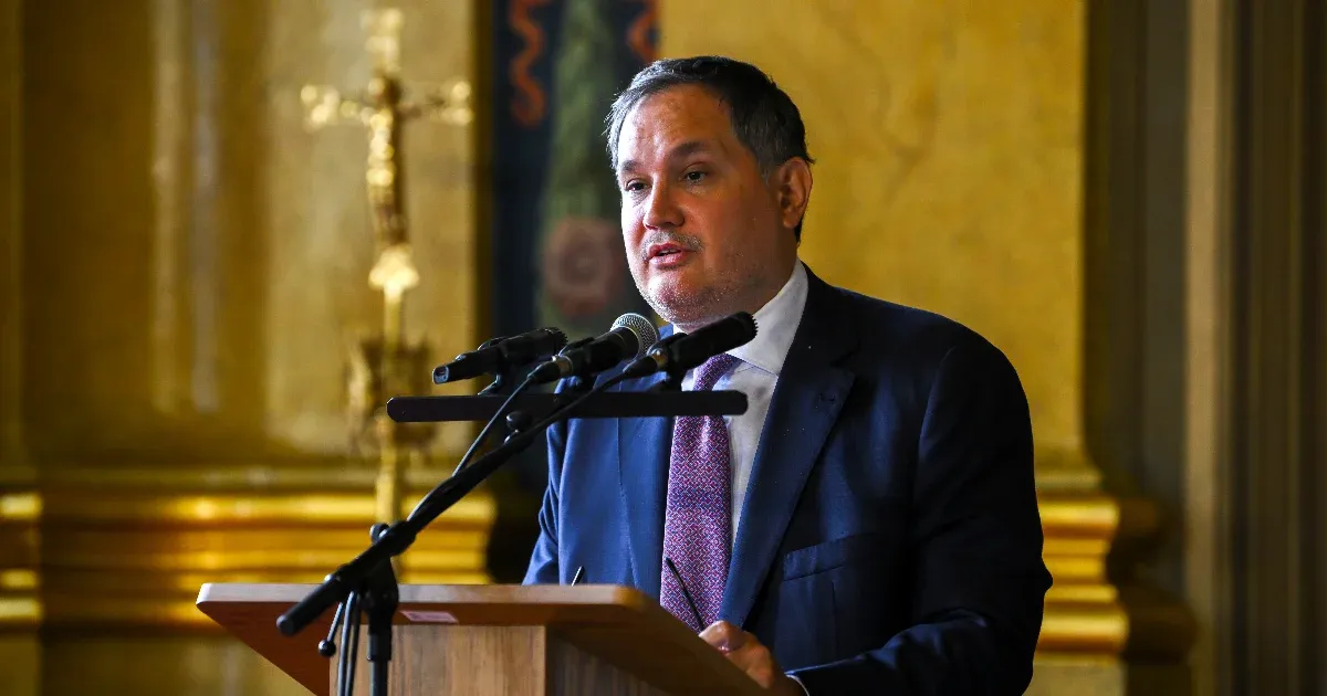 Több biztosító is vállalja, hogy a választásokig nem emel a díjain