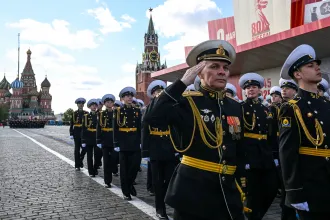 Putyin a nyugati vendégek nélküli Győzelem Napjával saját háborújának igazát bizonygatja
