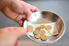 Lefékezett péntekre a lej euróval szembeni gyengülése