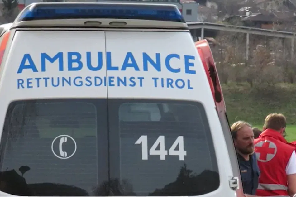 Iskolai kiránduláson zuhant szakadékba egy 11 éves lány Ausztriában, mentőhelikopter vitte kórházba
