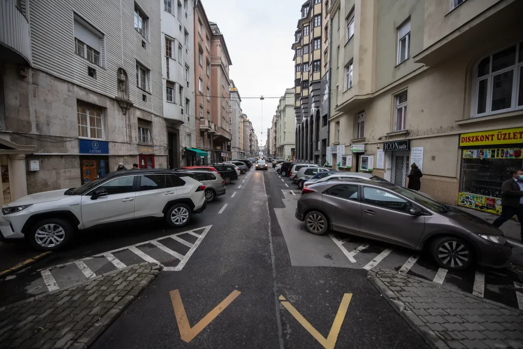 Megvizsgálták, elűzi-e az autókat az utcákról, ha jelentősen megemelik a lakossági parkolási díjat