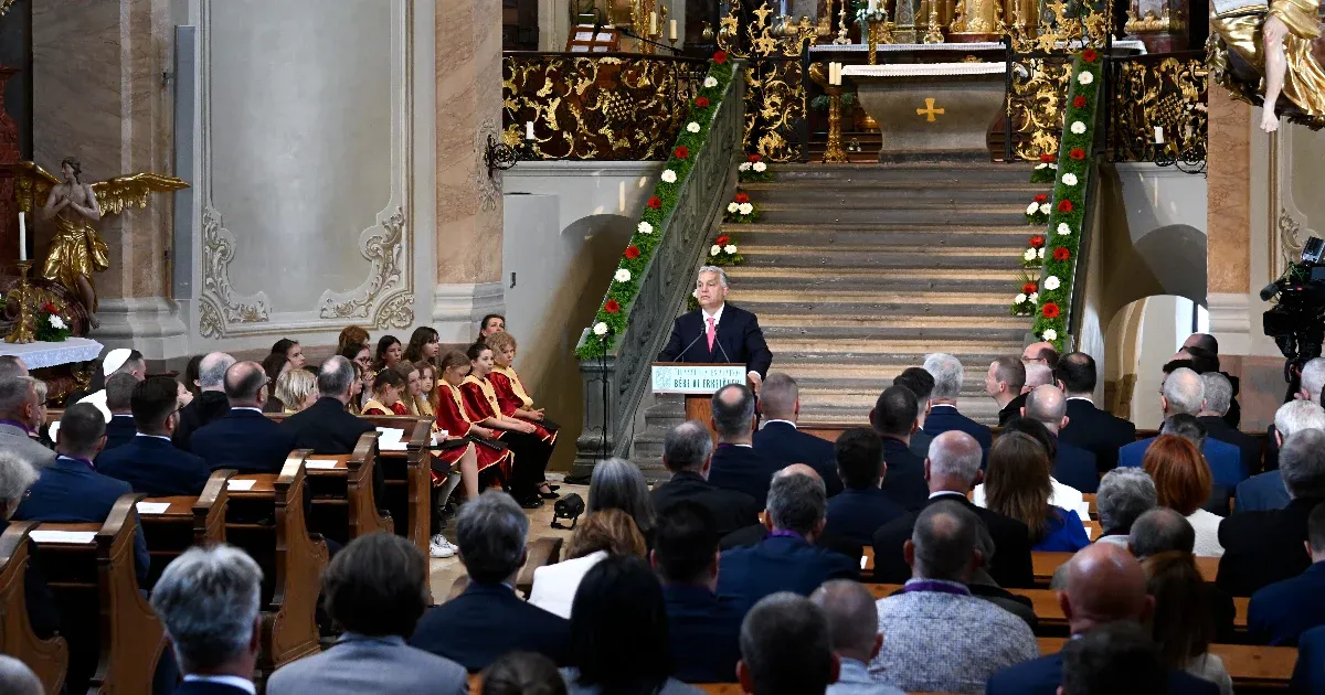 Orbán Tihanyban dicsérte a román szélsőjobboldali elnökjelöltet