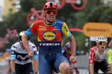 Albániából rajtolt el az idei Giro d'Italia, dán győzelem és nagy bukások az első napon