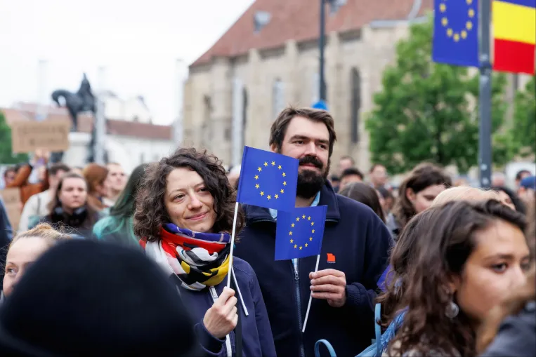Örömódával indult, Nicușorral ért véget az Európa-napi demonstráció Kolozsváron