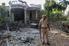 Pakisztán és India egymást vádolják azzal, hogy katonai támaszpontokat rakétáztak