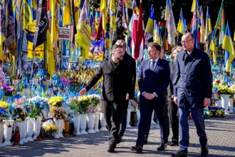 Zelenszkij, Macron, Merz és Starmer együtt hívta fel Trumpot