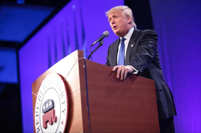 Trump 20 ezer új rendőr bevonásával segítené az amerikai bevándorlók kitoloncolását