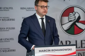 Egy I. kerületi, Parlamentre néző lakásban lakik az idemenekült volt lengyel miniszterhelyettes egy lengyel újság szerint