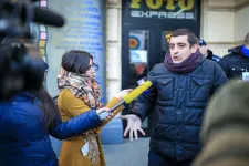 Feljelentett egy újságírót az AUR, mert valótlan állításokat is tartalmazó listát tett közzé a PSD és az AUR politikusairól