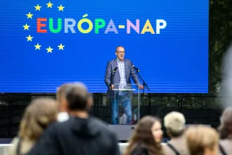 Tarr: Sokan mondják, hogy Brüsszel diktál, de én azt látom, Brüsszel dönt, és mi is ott ülünk az asztalnál