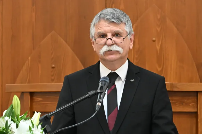 Már Kövér Lászlót is bevetették, hogy megmagyarázza Orbán Simiont dicsérő megszólalását