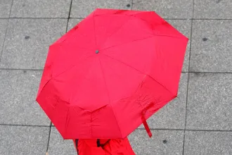 Felhősen indul a reggel, napközben kisüthet a nap, de ne hagyja otthon az esernyőt!