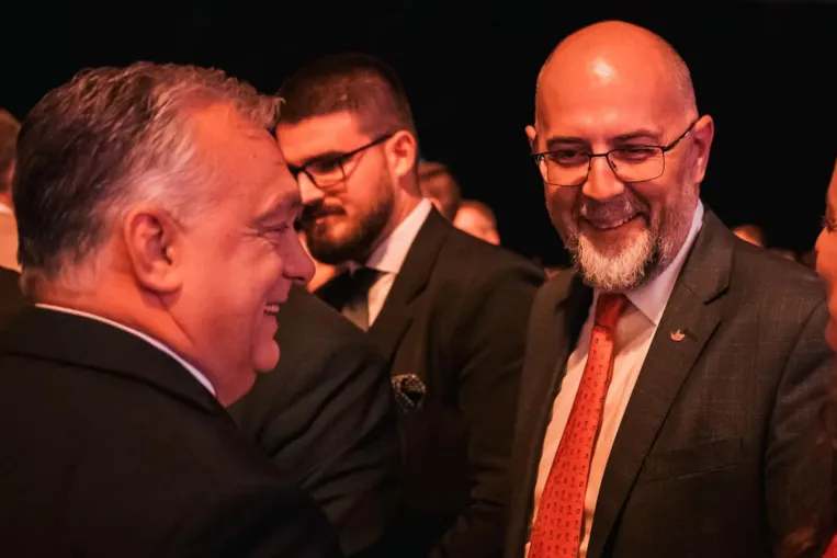 Stefano Bottoni: Orbán ölelése halálosnak bizonyulhat – miután Simion mögé állt, az RMDSZ sarokba szorult