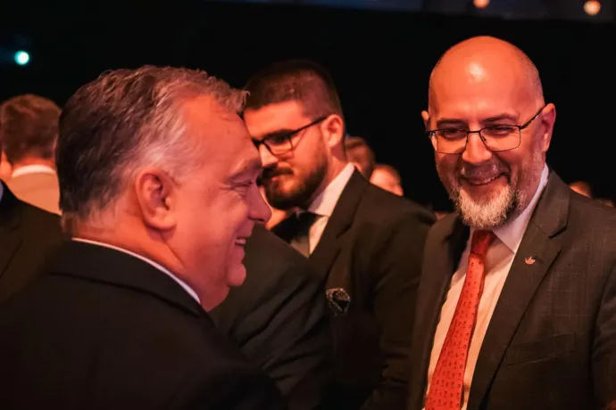 Stefano Bottoni: Orbán ölelése halálosnak bizonyulhat – miután Simion mögé állt, az RMDSZ sarokba szorult