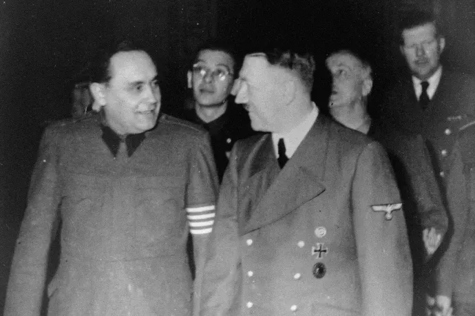 Szálasi Ferenc Adolf Hitlerrel beszélget 1944. december 4-én, a birodalmi kancellária épületében, Berlinben – Fotó: Heinrich Hoffmann / Ullstein Bild / Getty Images