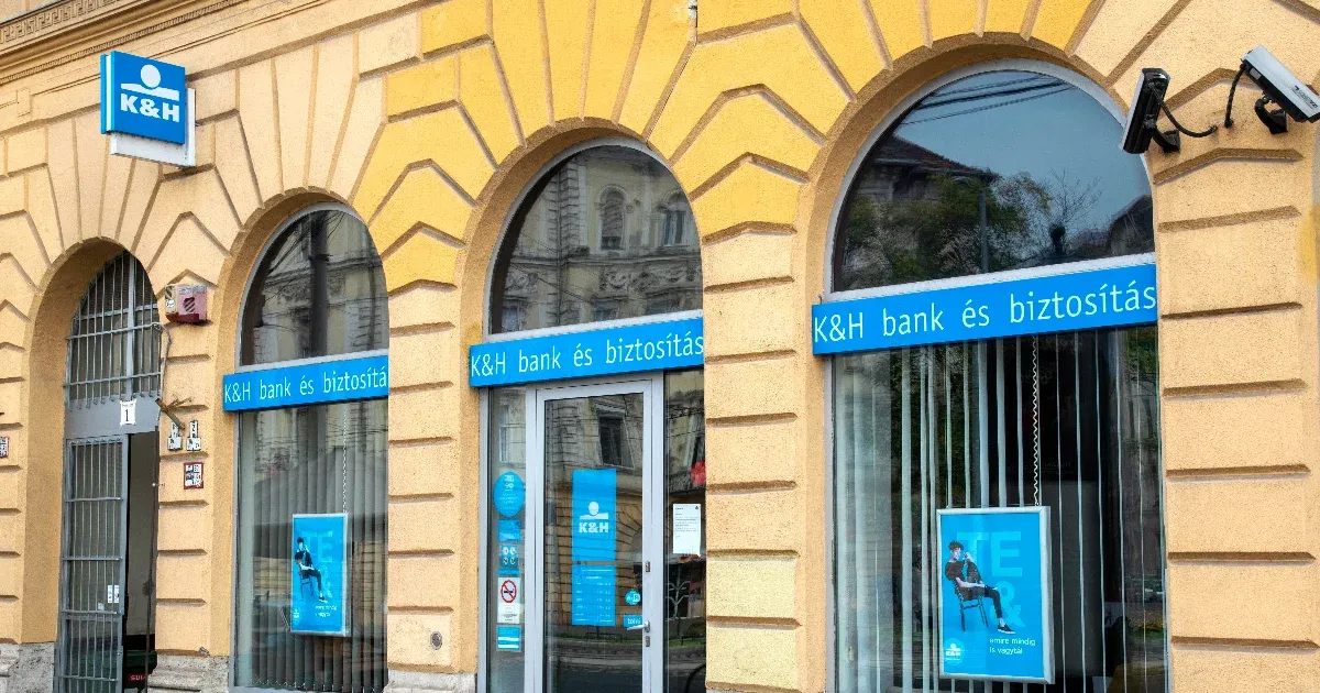 Technikai okok miatt még nem tudták utalni a nyugdíjat a K&H ügyfeleinek