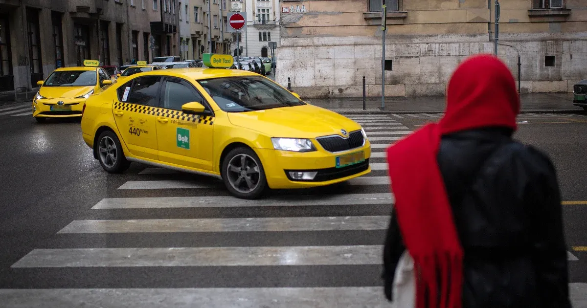 Mennyit keres egy fővárosi taxis az elmaradt tarifaemelések után?