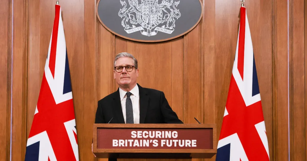 A brit kormány szigorítja a bevándorlási szabályokat, már nem elég öt évig Angliában élni a letelepedéshez