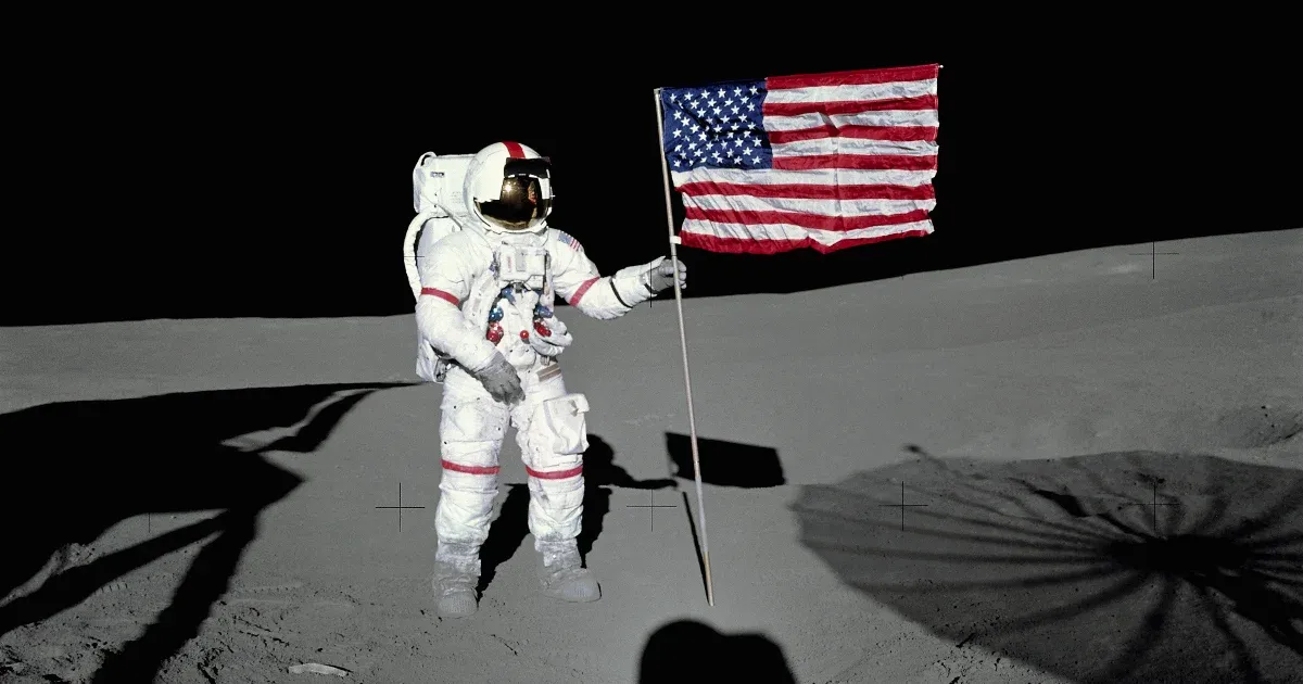 Az első amerikai űrhajós egy hatástalan műtétnek köszönhette, hogy a legidősebb holdra szálló lett belőle