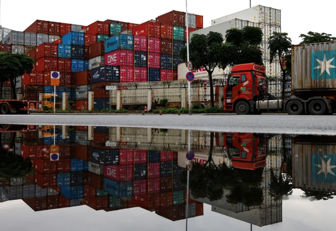 Konténerek Sencsen kikötőjében 2025. május 9-én – Fotó: Tingshu Wang / Reuters