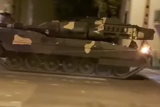 Harcjárművek dübörögtek Budapest utcáin szombat este, a HM megválaszolta, mit csináltak