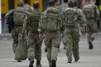 „Megbilincselték, majd lelőtték” – gyerekek kivégzéséről, pszichopata bajtársakról számoltak be a brit elit alakulat egykori katonái