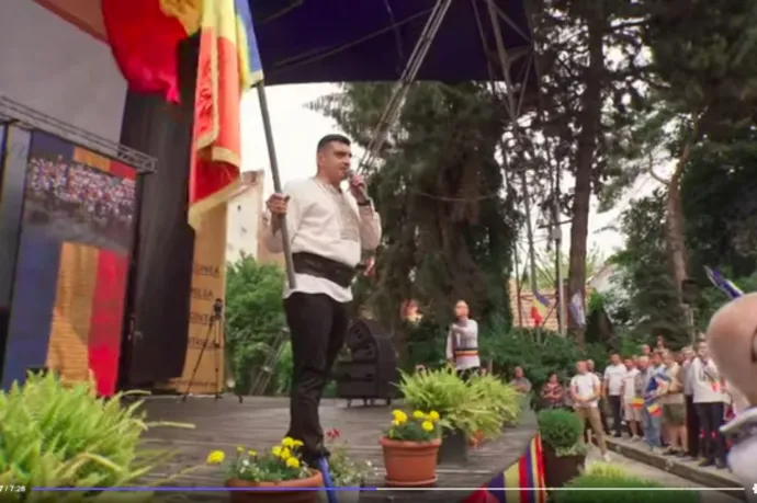 Dragomán György: Felelősen gondolkodó magyar politikus George Simiont nem támogathatja