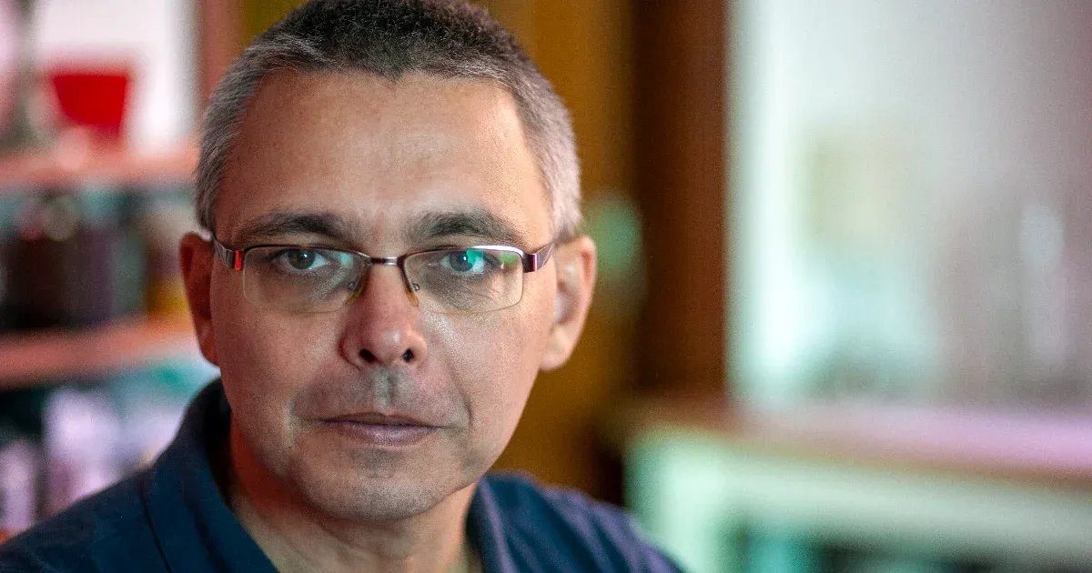 Dragomán György szerint felelősen gondolkodó magyar politikus nem támogathatja Geroge Simiont