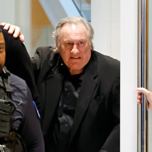 Bűnösnek találták Gérard Depardieu-t szexuális zaklatás ügyében, felfüggesztett börtönbüntetést kapott