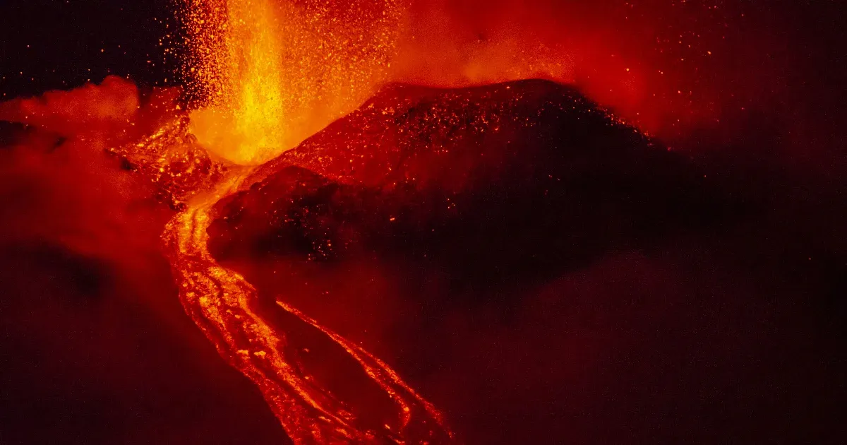 Megint kitört az Etna, több száz méter magasba köpködte a lávacafatokat