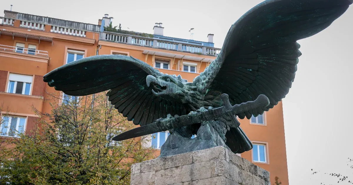 Lázár János műemlékké nyilvánította a XII. kerületi Turul szobrot