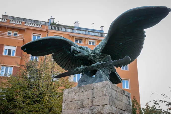 Nemzeti emléknek minősülő műemlékké nyilvánítja Lázár a Turul-szobrot