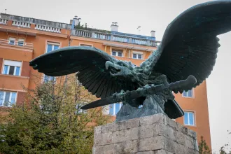 Nemzeti emléknek minősülő műemlékké nyilvánítja Lázár a Turul-szobrot