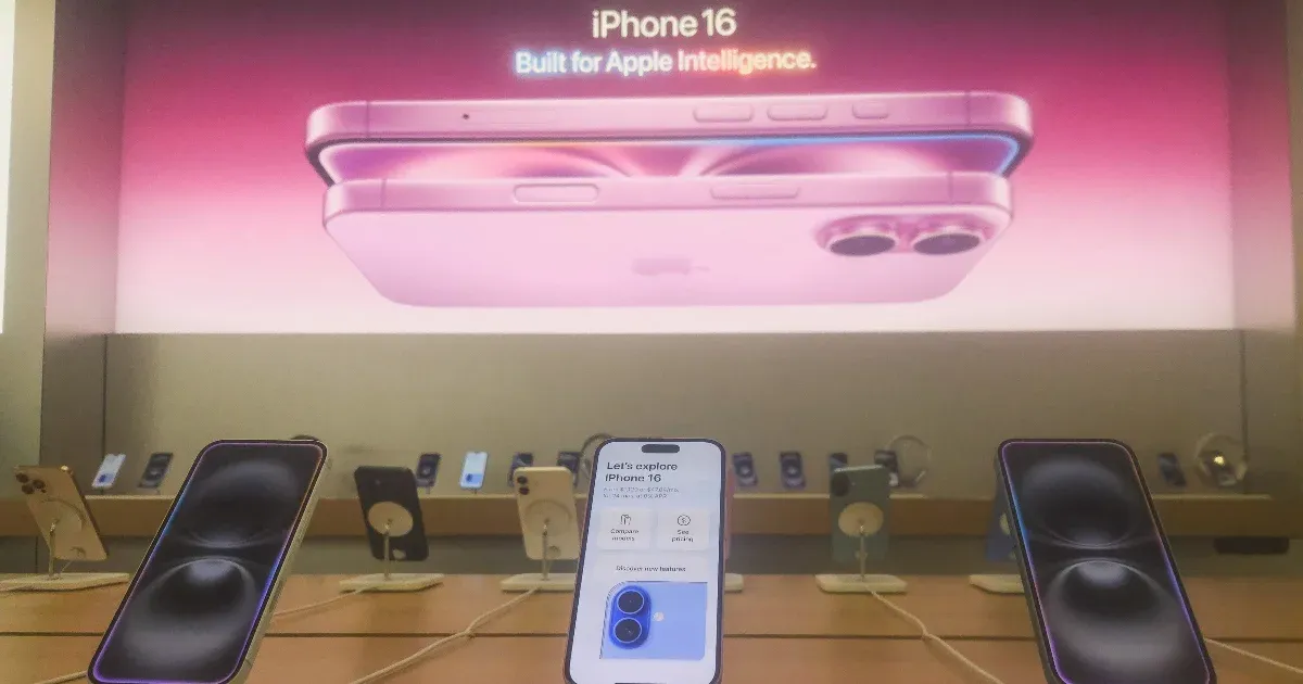 Drágábban adná az iPhone-t az Apple, csak még nem tudják, hogy ne fogják Trump vámjaira az emelést