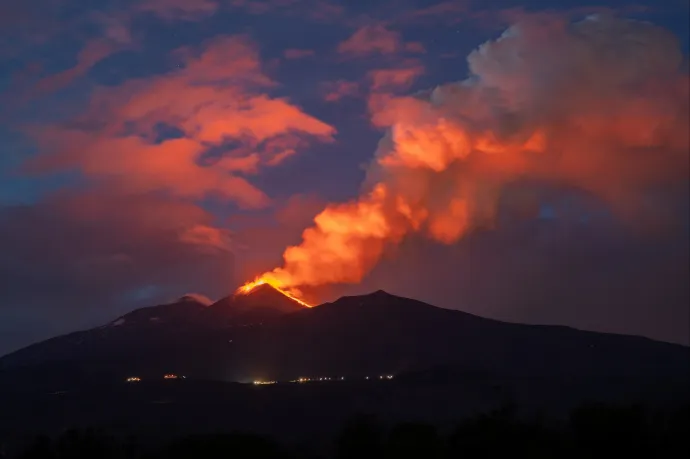 Megint kitört az Etna, több száz méter magasba köpködte a lávacafatokat