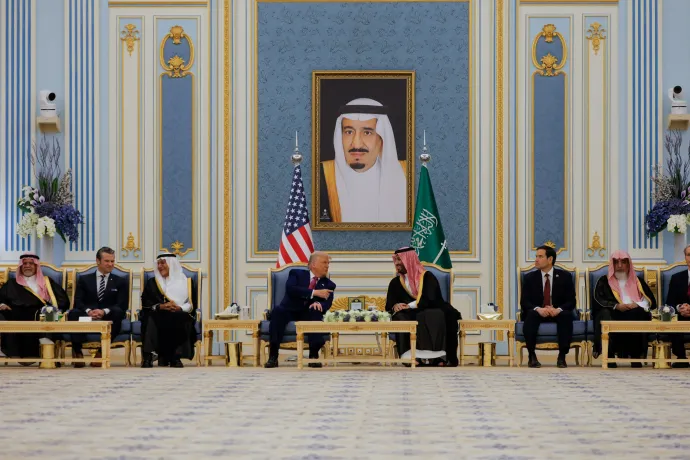 Pete Hegseth, Marco Rubio Trump és a trónörökös mellett a megbeszélésen, Elon Musk a teremben – Fotó: Brian Snyder / Reuters